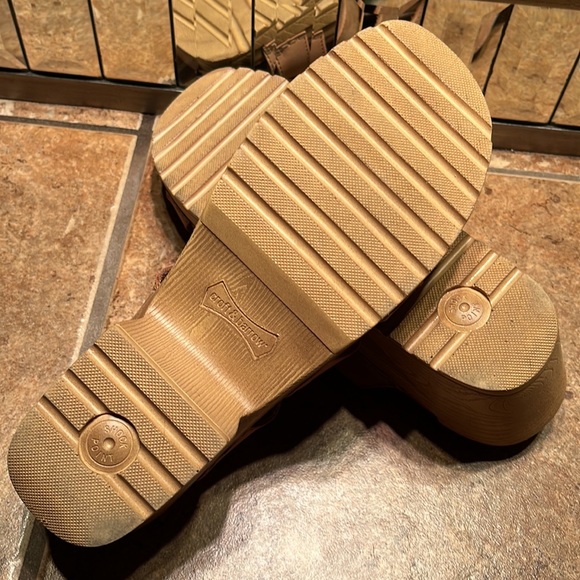 NWOT comfy platform sandals - Picture 4 of 4